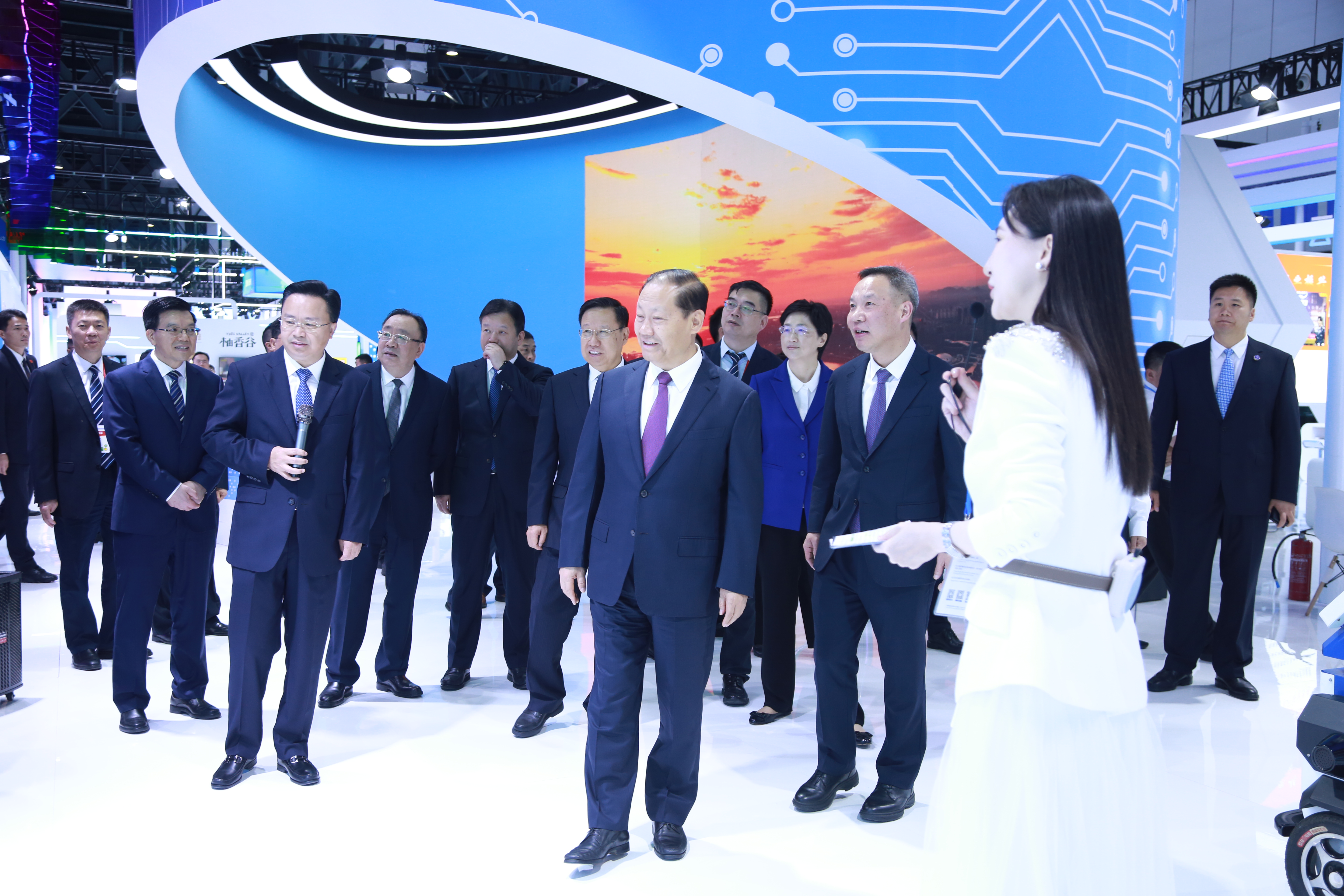 腾龙国际平台股份亮相中国西部国际展览会